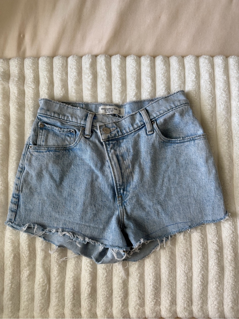Abercrombie & Fitch The 90’s Straight Ultra High Rise Curve Love Shorts - Picture 1 of 7
